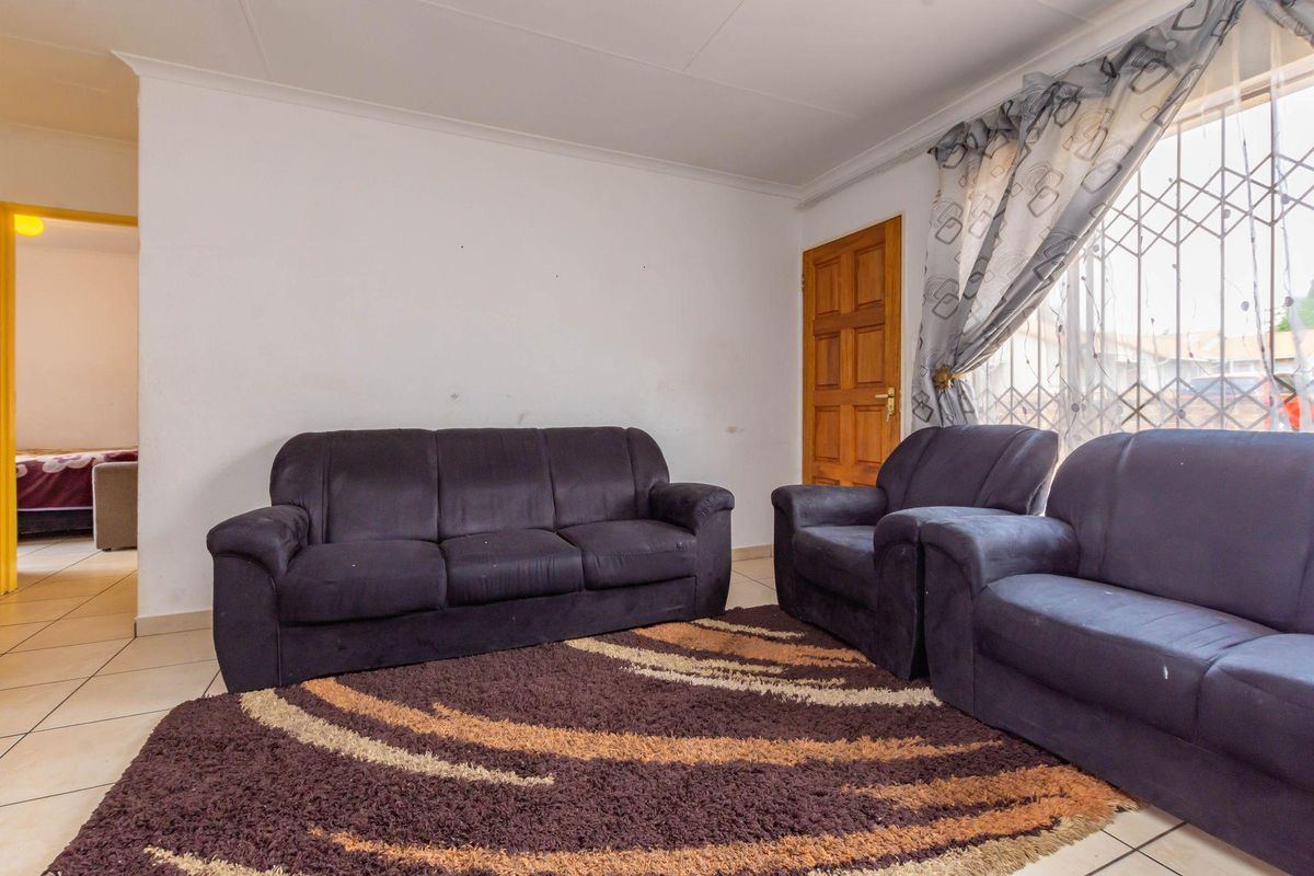 Apartment For Sale in Ormonde Johannesburg - Photo 4