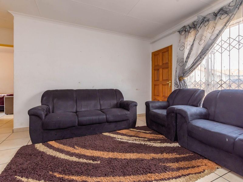 Apartment For Sale in Ormonde Johannesburg - Photo 4