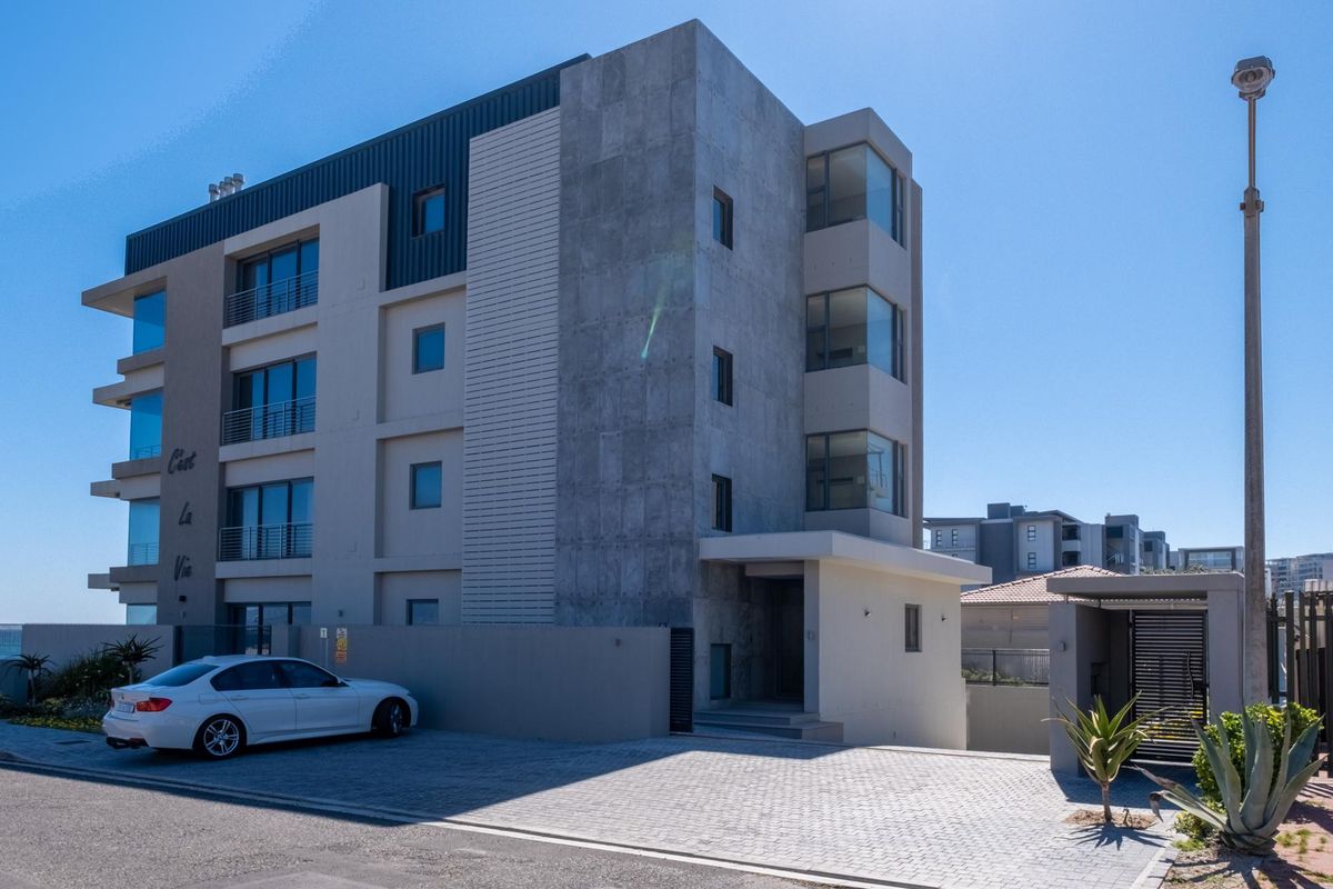 Apartment Block For Sale in Table View, Blouberg, Western Cape - Photo 2