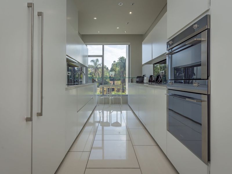 Apartment For Sale in Sandhurst, Sandton, Gauteng - Photo 10