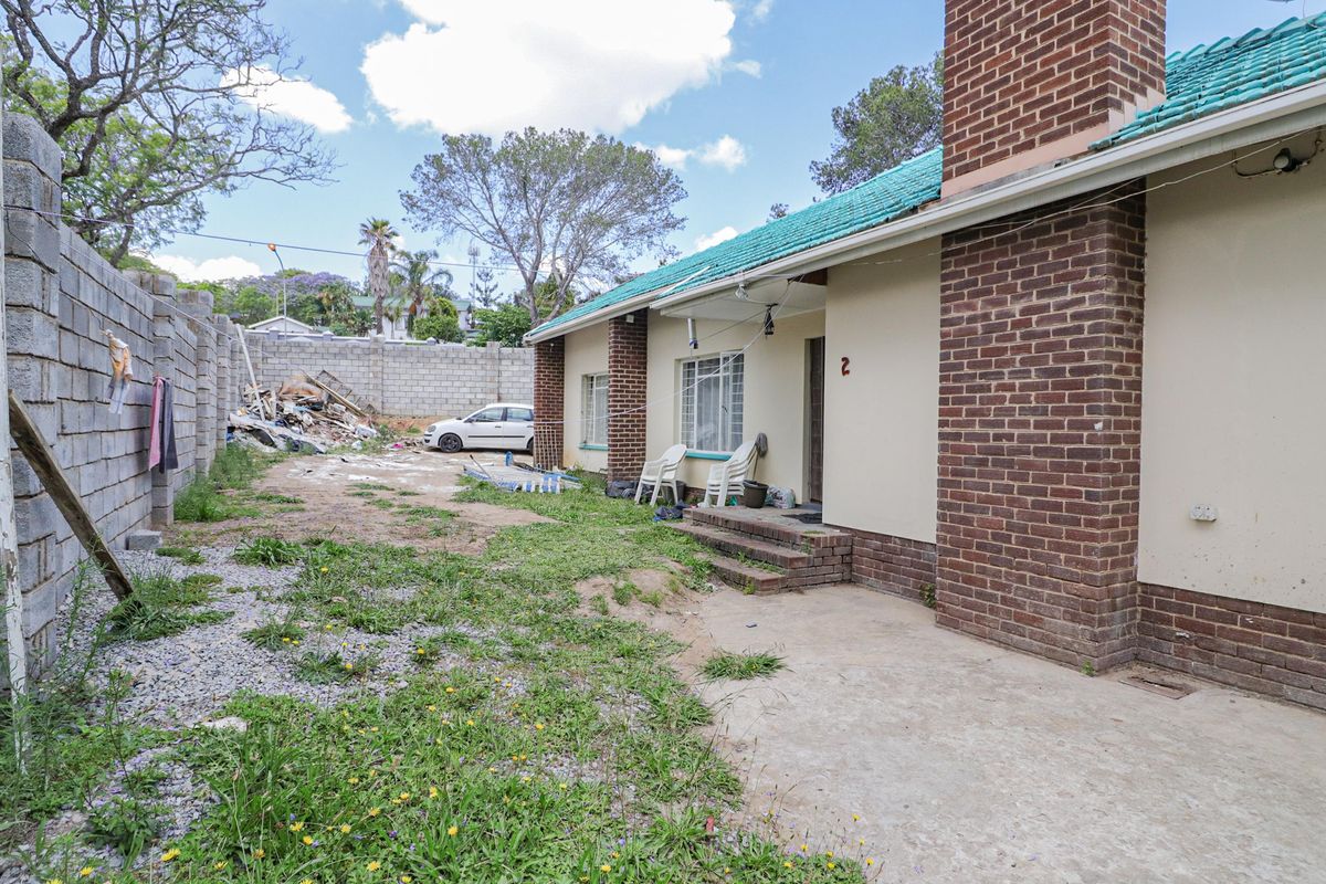 House For Sale in Fort Hill, King Williams Town, Eastern Cape - Photo 4