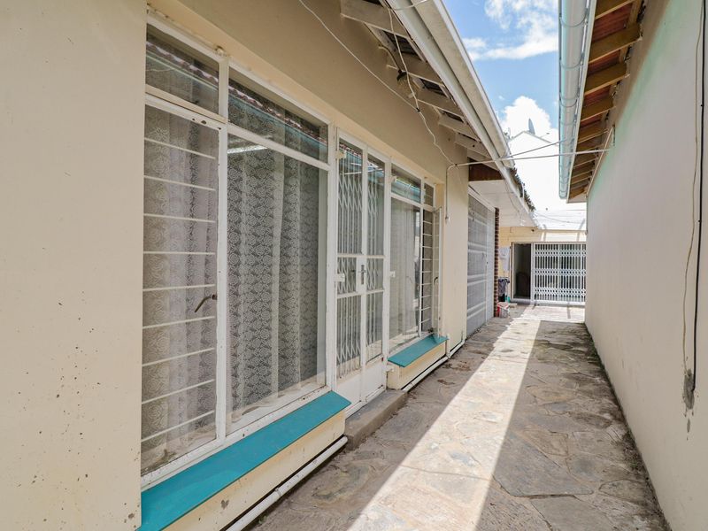 House For Sale in Fort Hill, King Williams Town, Eastern Cape - Photo 6