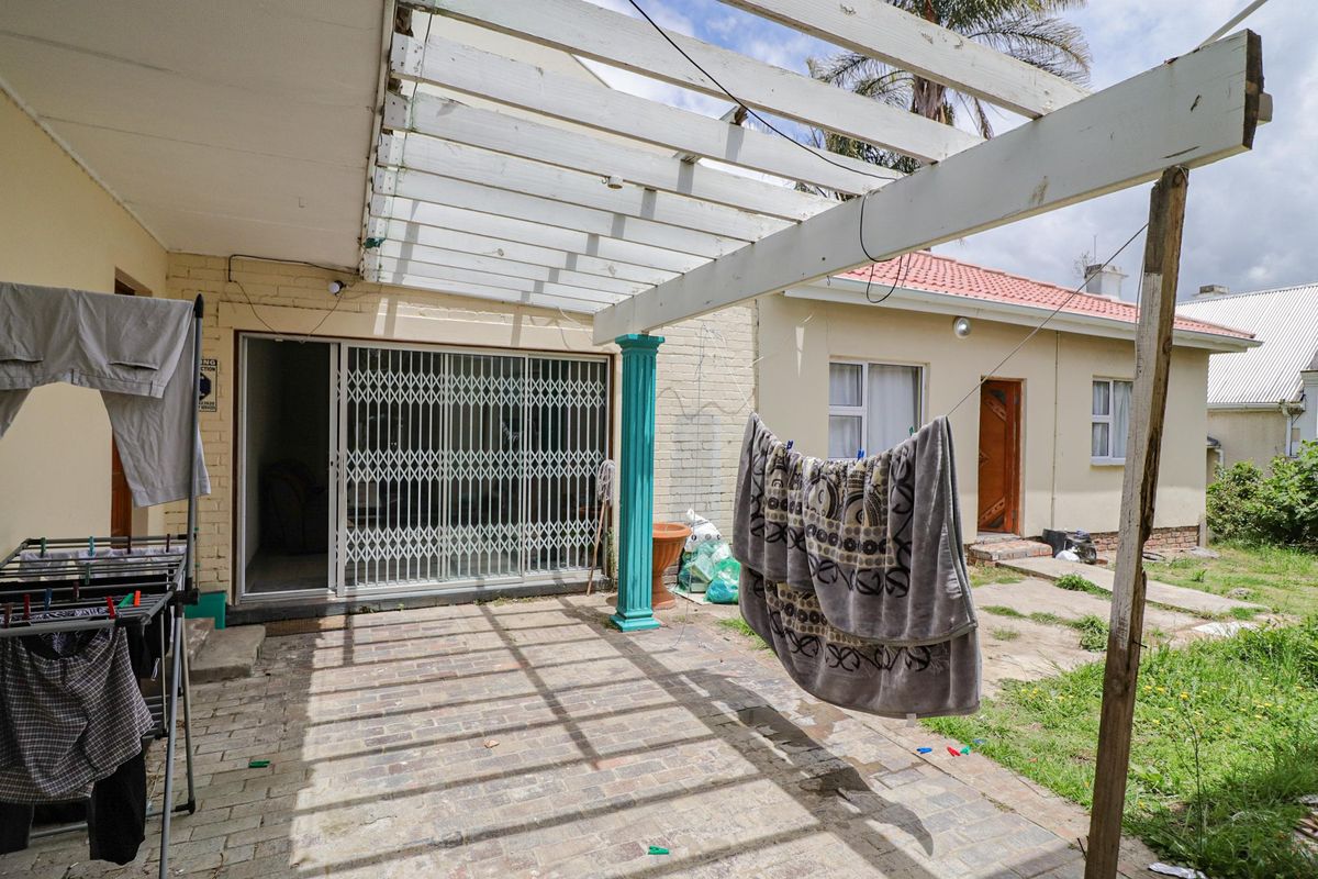 House For Sale in Fort Hill, King Williams Town, Eastern Cape - Photo 4