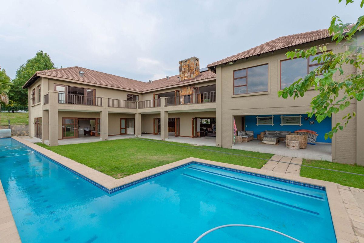 House For Sale in Broadacres, Sandton, Gauteng - Photo 2