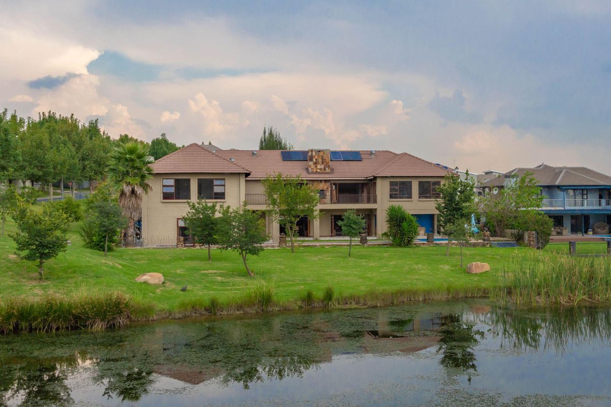 House For Sale in Broadacres, Sandton, Gauteng - Photo 3