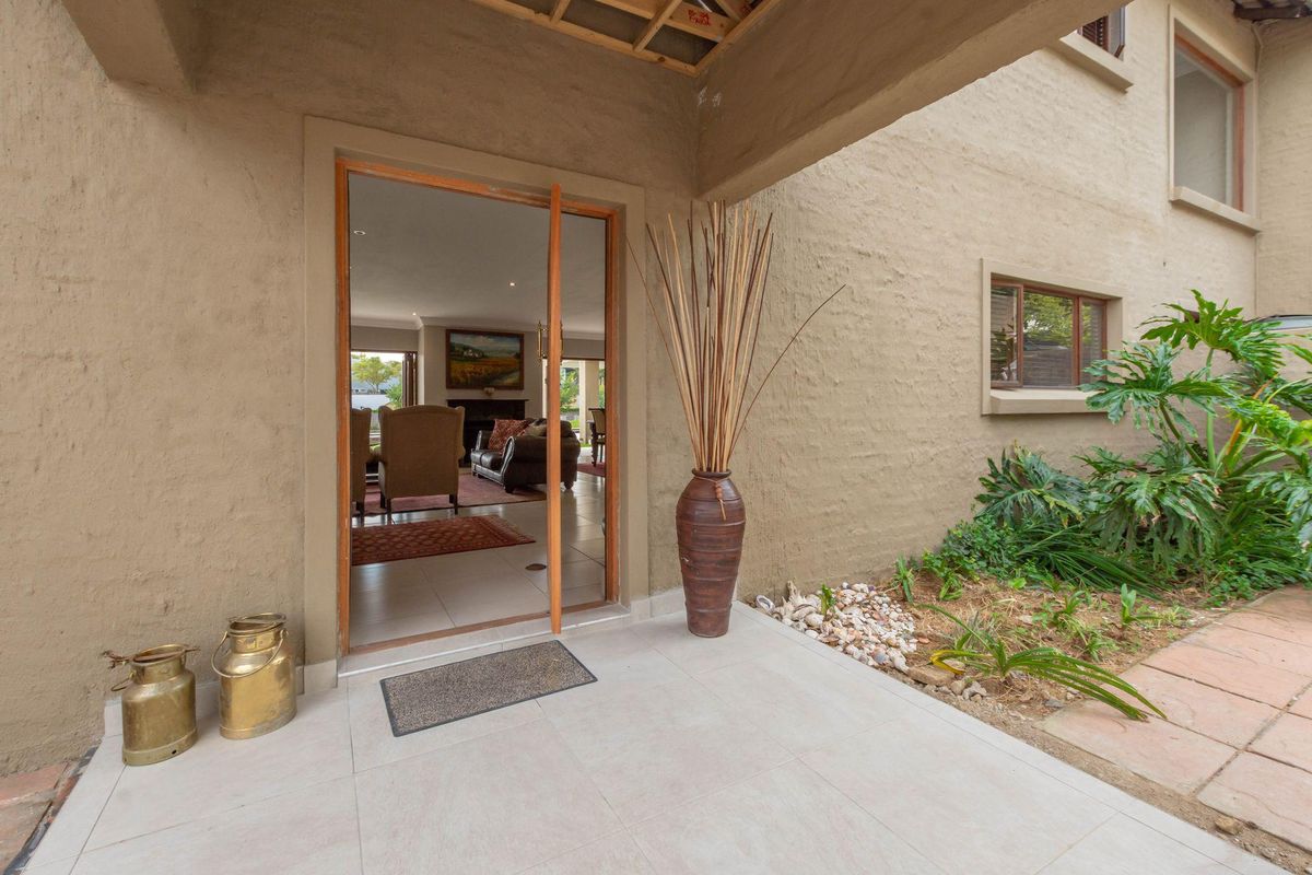 House For Sale in Broadacres, Sandton, Gauteng - Photo 5