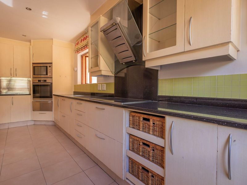 Stunning Three Bedroom Home in sought after Estate - Photo 10