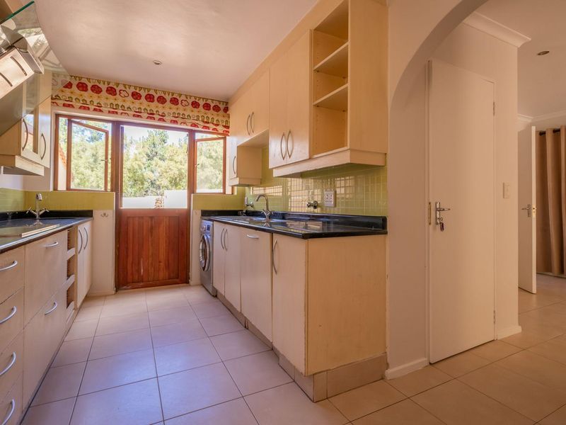 Stunning Three Bedroom Home in sought after Estate - Photo 9