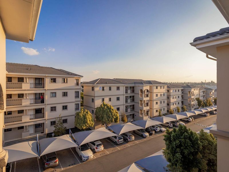 Apartment For Sale in Noordwyk, Midrand, Gauteng - Photo 3