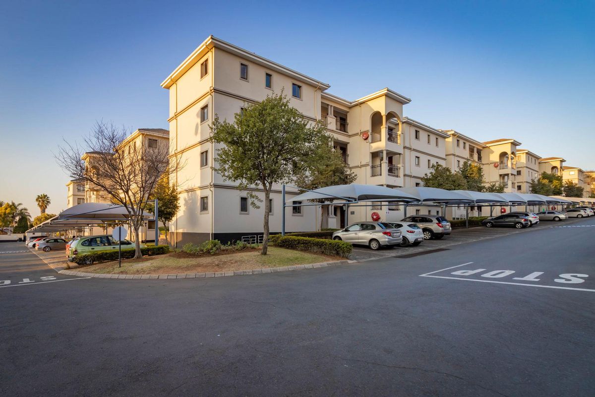 Apartment For Sale in Noordwyk, Midrand, Gauteng - Photo 2