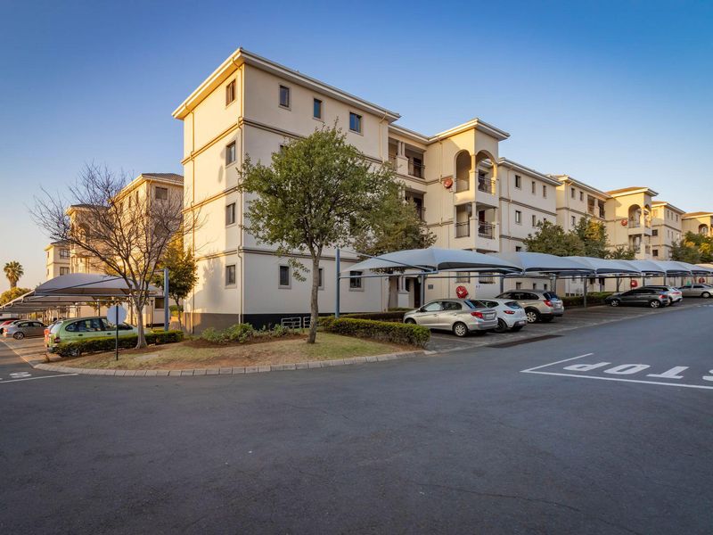 Apartment For Sale in Noordwyk, Midrand, Gauteng - Photo 2