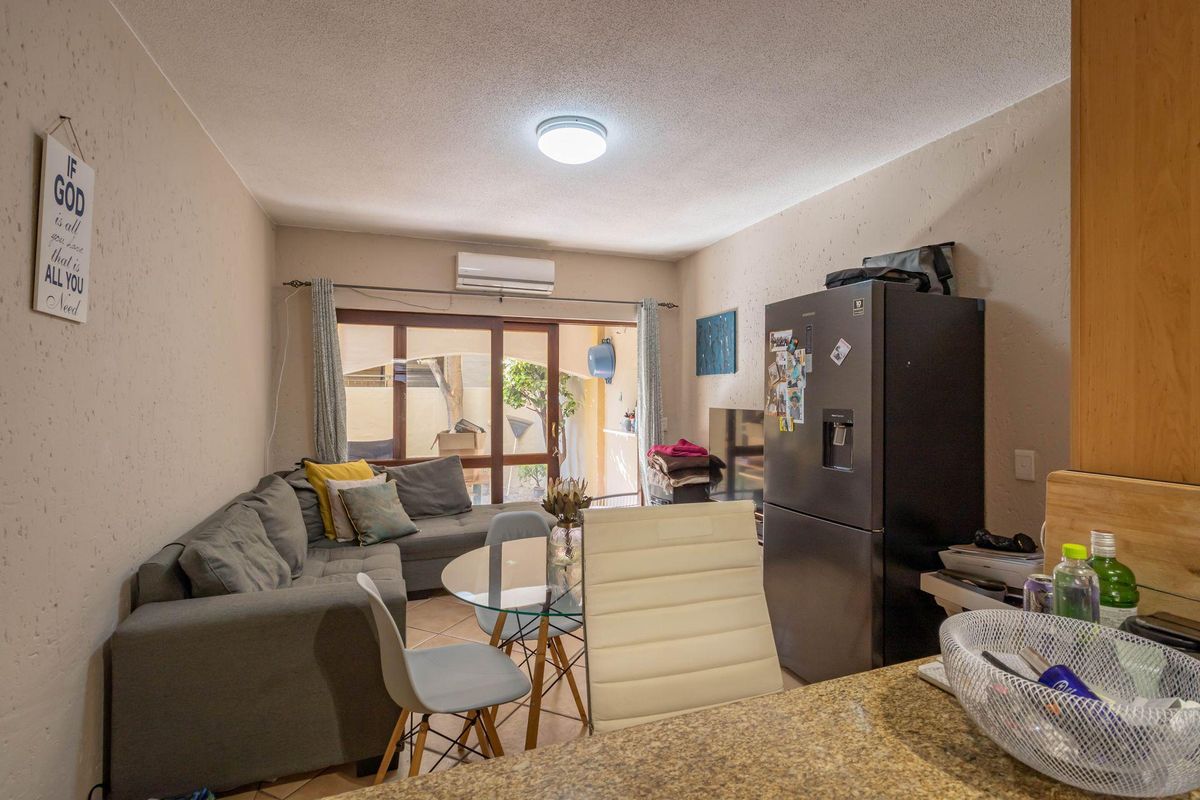 Apartment For Sale in Lonehill, Sandton, Gauteng - Photo 2