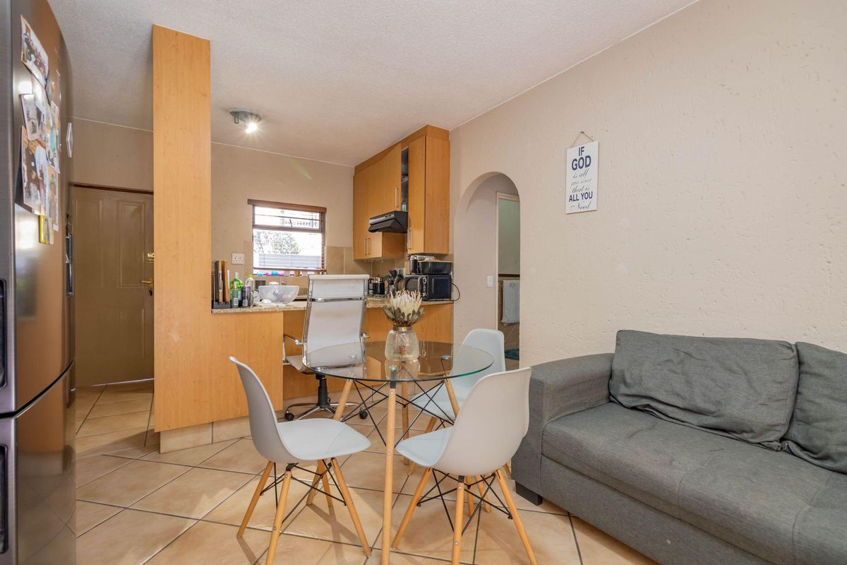 Apartment For Sale in Lonehill, Sandton, Gauteng - Photo 4