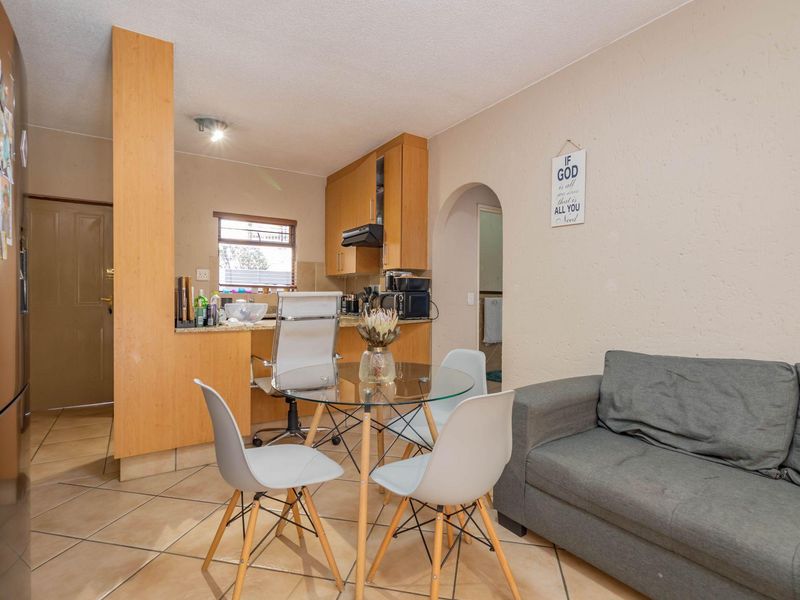 Apartment For Sale in Lonehill, Sandton, Gauteng - Photo 4