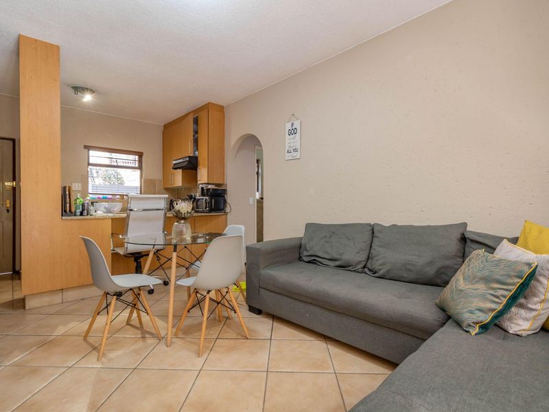 Apartment For Sale in Lonehill, Sandton, Gauteng - Photo 1