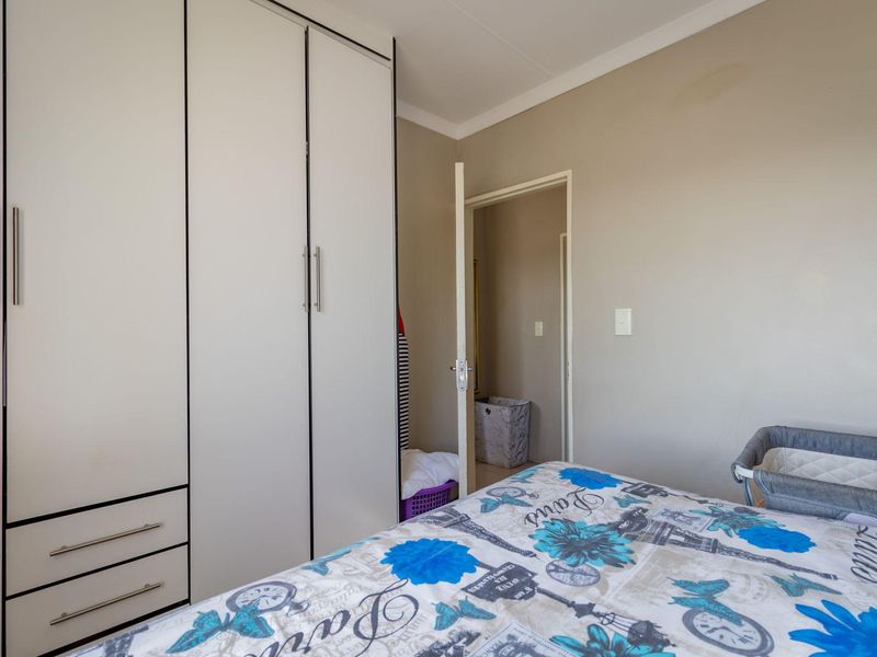 Apartment For Sale in Fleurhof, Roodepoort, Gauteng - Photo 9