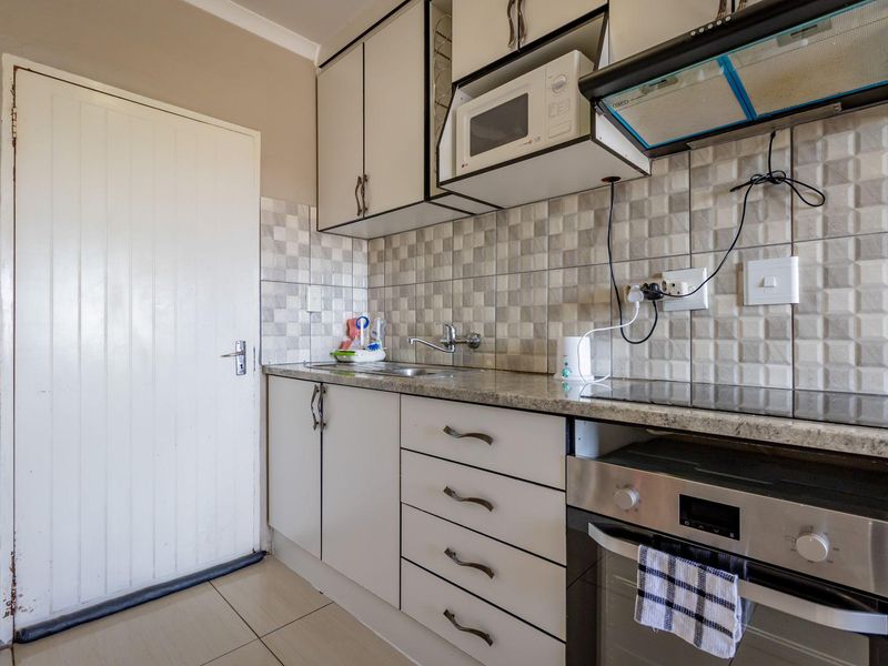 Apartment For Sale in Fleurhof, Roodepoort, Gauteng - Photo 5