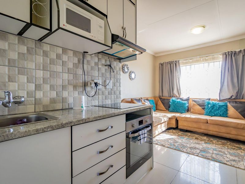 Apartment For Sale in Fleurhof, Roodepoort, Gauteng - Photo 1