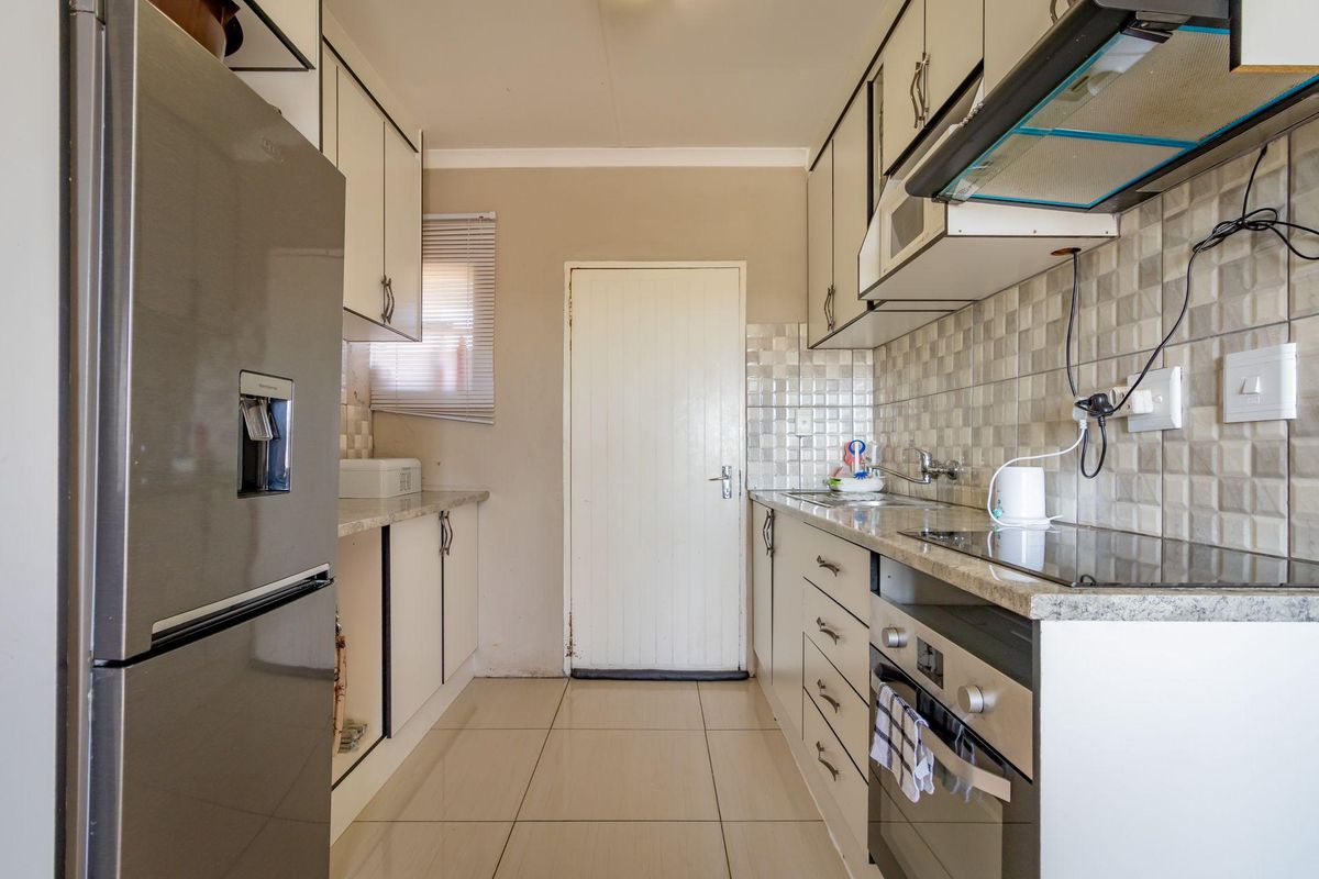 Apartment For Sale in Fleurhof, Roodepoort, Gauteng - Photo 5