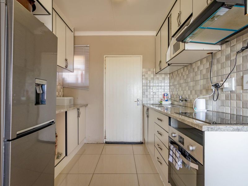 Apartment For Sale in Fleurhof, Roodepoort, Gauteng - Photo 5