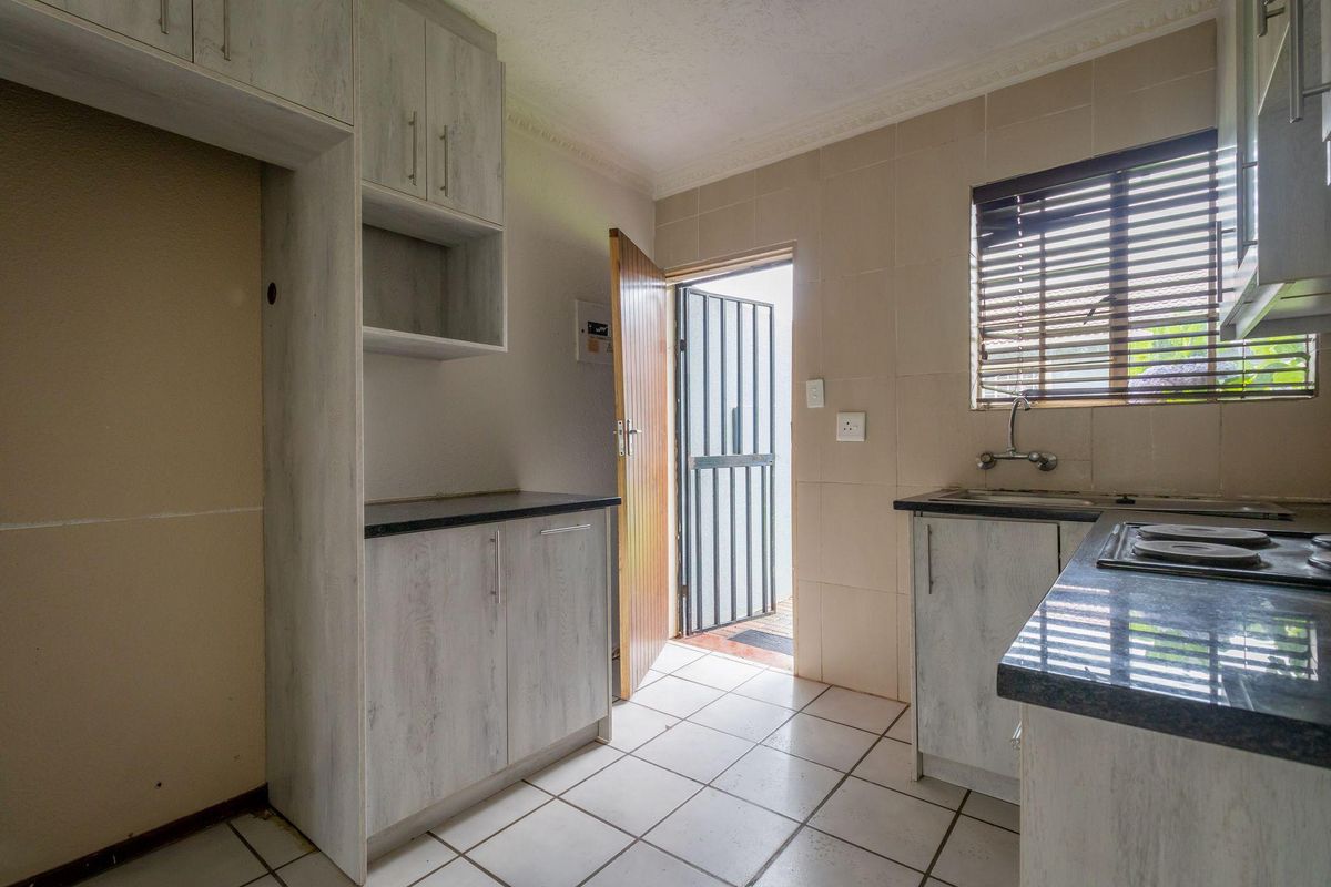 Townhouse For Sale in Roodepoort West, Roodepoort, Gauteng - Photo 3