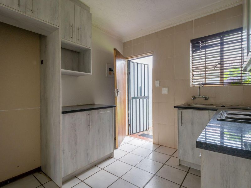 Townhouse For Sale in Roodepoort West, Roodepoort, Gauteng - Photo 3