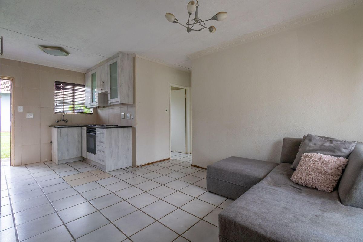 Townhouse For Sale in Roodepoort West, Roodepoort, Gauteng - Photo 5