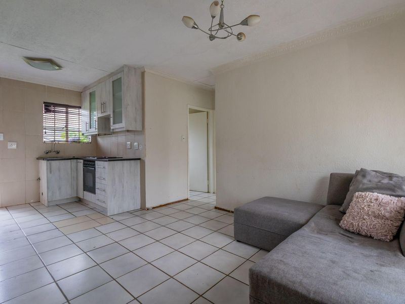 Townhouse For Sale in Roodepoort West, Roodepoort, Gauteng - Photo 5