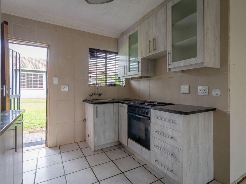 Townhouse For Sale in Roodepoort West, Roodepoort, Gauteng - Photo 2
