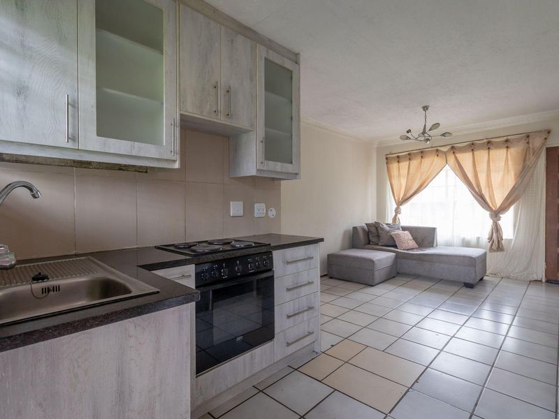 Townhouse For Sale in Roodepoort West, Roodepoort, Gauteng - Photo 1