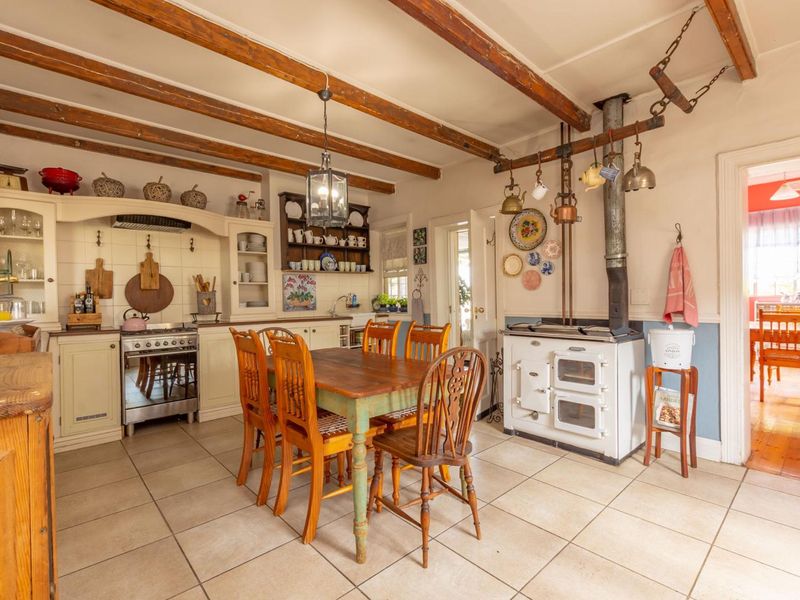 A timeless classic set in the Heart of Heidelberg Central - Photo 8