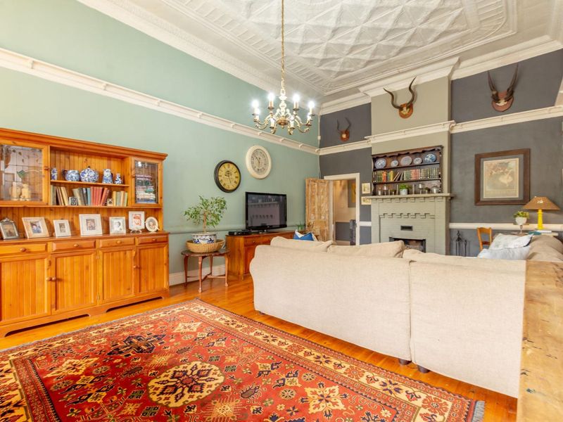 A timeless classic set in the Heart of Heidelberg Central - Photo 5