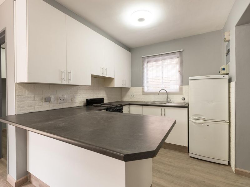 Beautiful ground floor 2-bedroom apartment to let at R10,500/mnth in Prinspark, La Colline, Stellenb - Photo 8