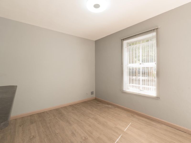 Beautiful ground floor 2-bedroom apartment to let at R10,500/mnth in Prinspark, La Colline, Stellenb - Photo 7