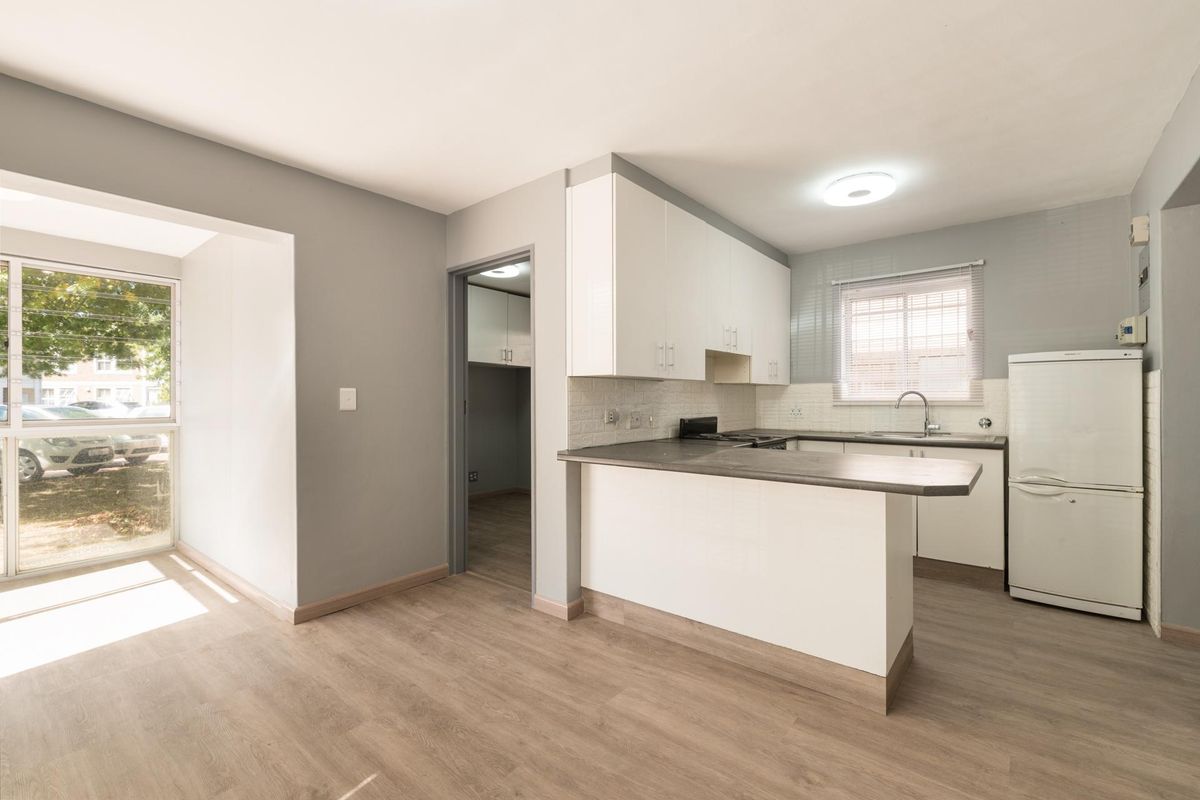 Beautiful ground floor 2-bedroom apartment to let at R10,500/mnth in Prinspark, La Colline, Stellenb - Photo 5