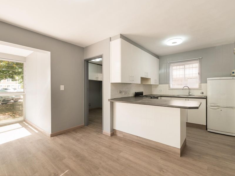 Beautiful ground floor 2-bedroom apartment to let at R10,500/mnth in Prinspark, La Colline, Stellenb - Photo 5