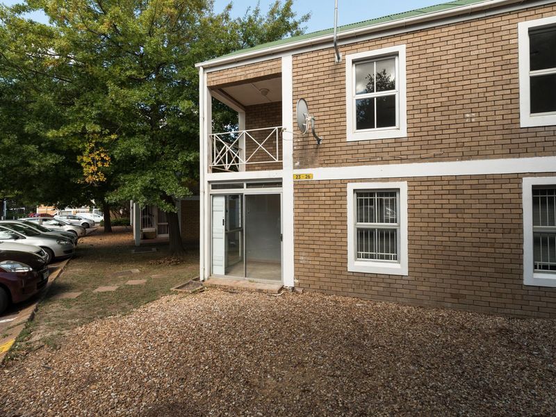 Beautiful ground floor 2-bedroom apartment to let at R10,500/mnth in Prinspark, La Colline, Stellenb - Photo 3