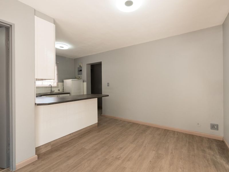 Beautiful ground floor 2-bedroom apartment to let at R10,500/mnth in Prinspark, La Colline, Stellenb - Photo 4