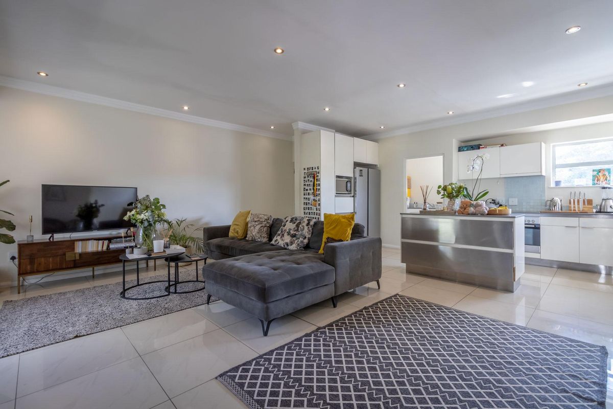 Apartment For Sale in Westcliff, Johannesburg, Gauteng - Photo 2