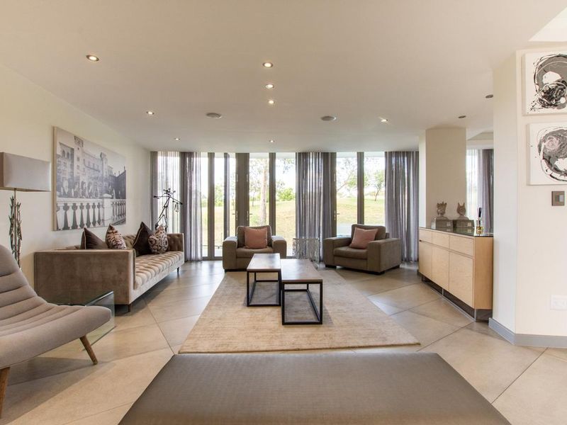 House For Sale in Woodmead Sandton - Photo 8