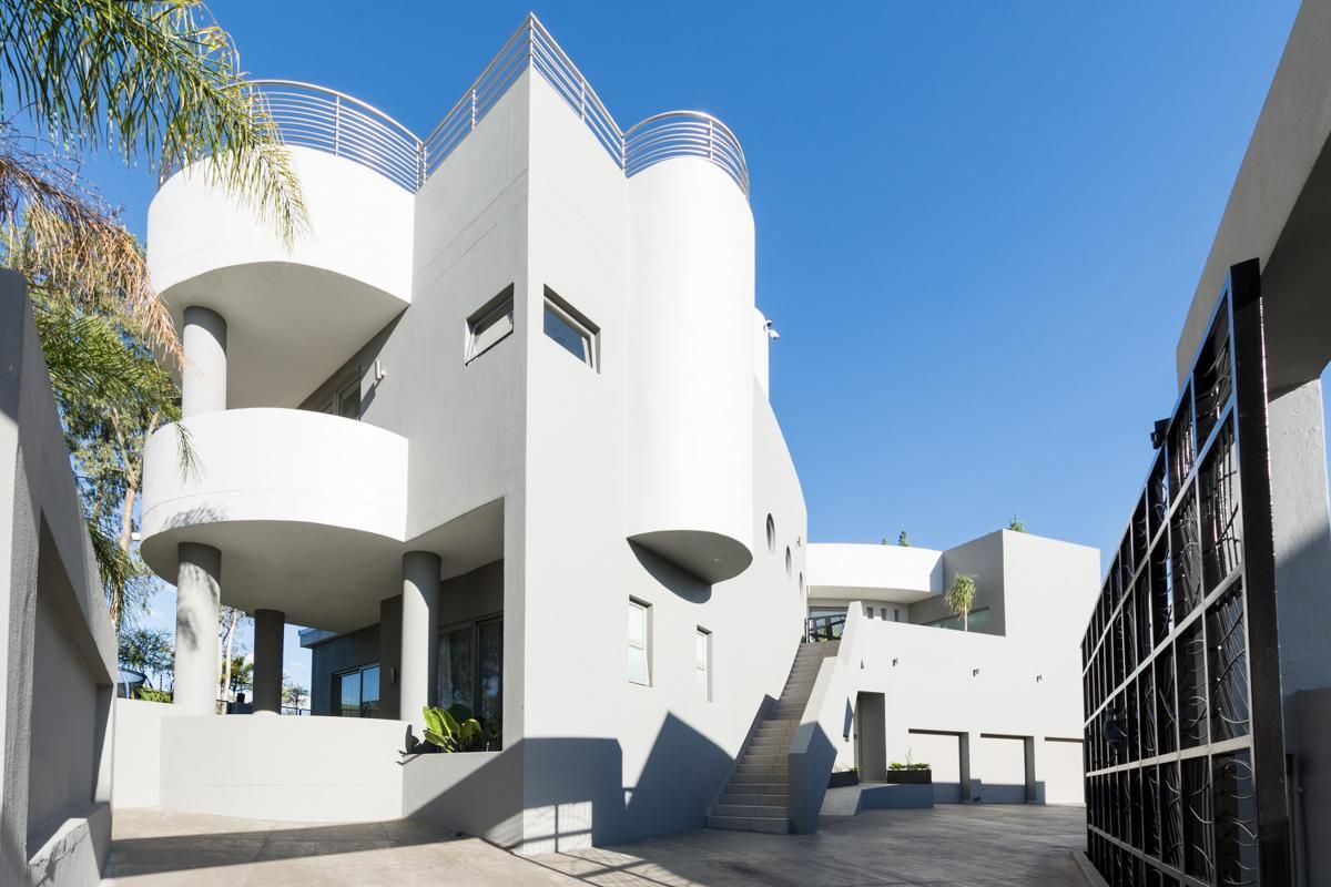 House For Sale in Woodmead Sandton - Photo 2