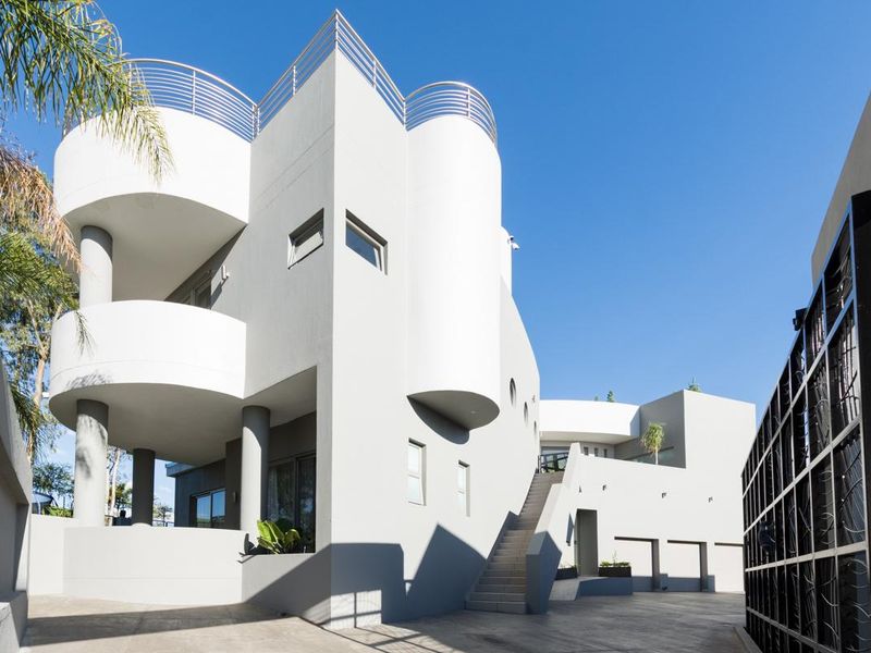 House For Sale in Woodmead Sandton - Photo 2