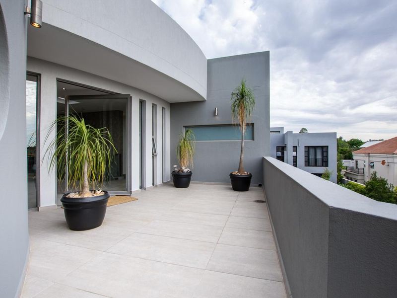 House For Sale in Woodmead Sandton - Photo 3