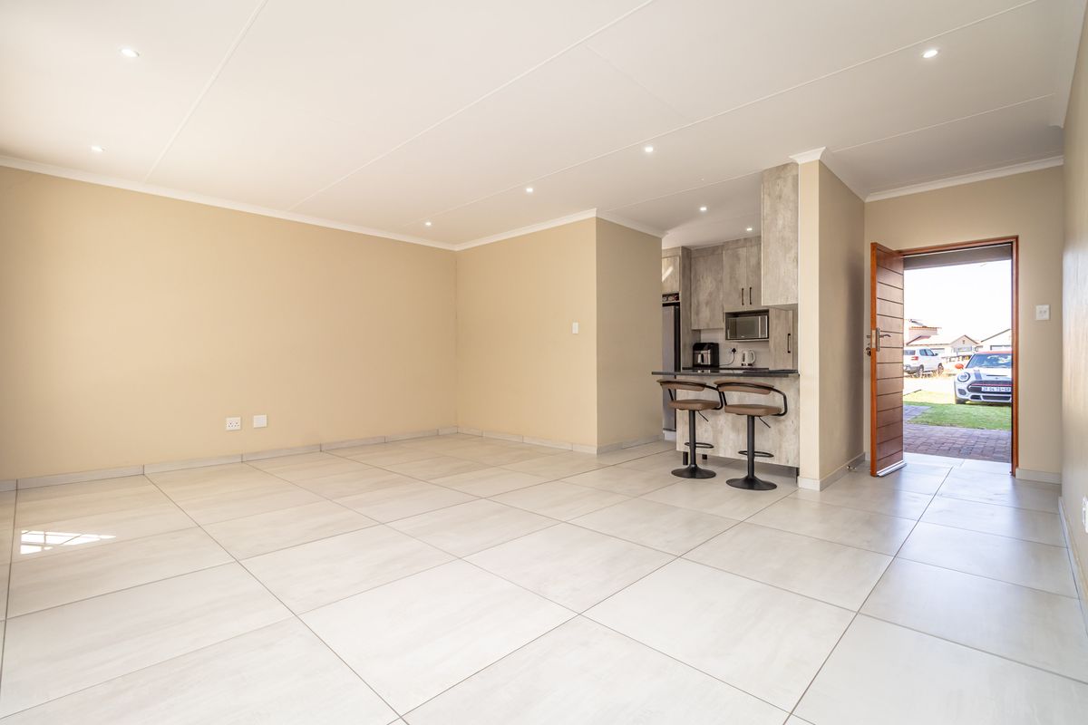 House For Sale in Waterkloof AH, Rustenburg, North West - Photo 5