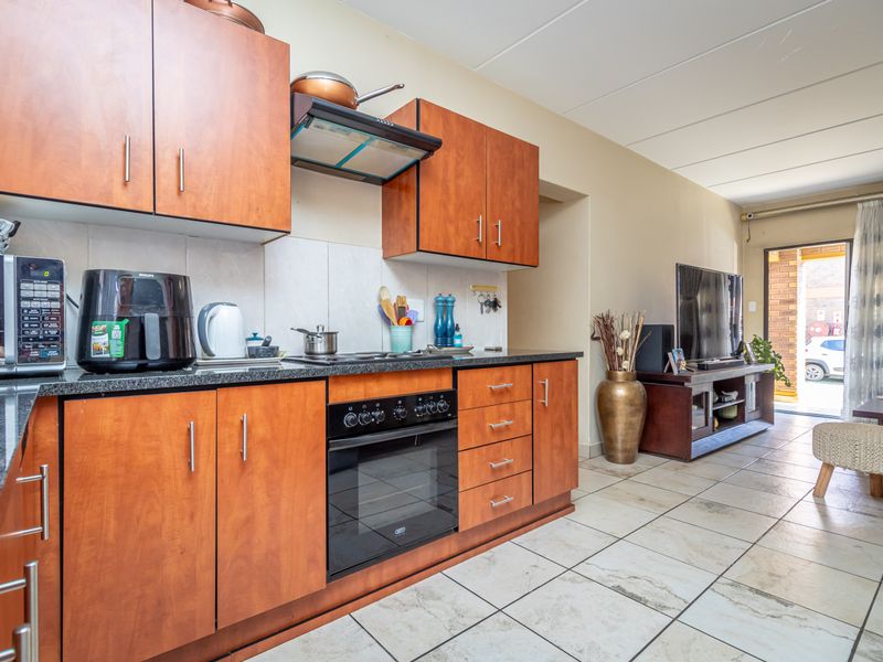 Apartment For Sale in Waterval East, Rustenburg, North West - Photo 6