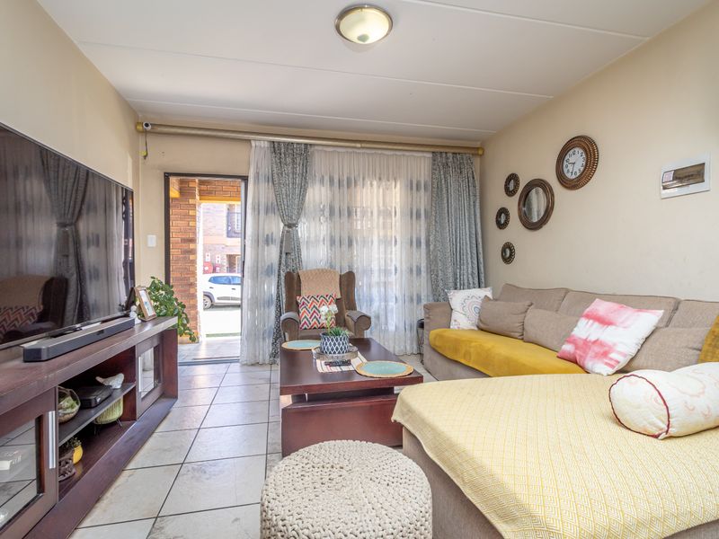 Apartment For Sale in Waterval East, Rustenburg, North West - Photo 2