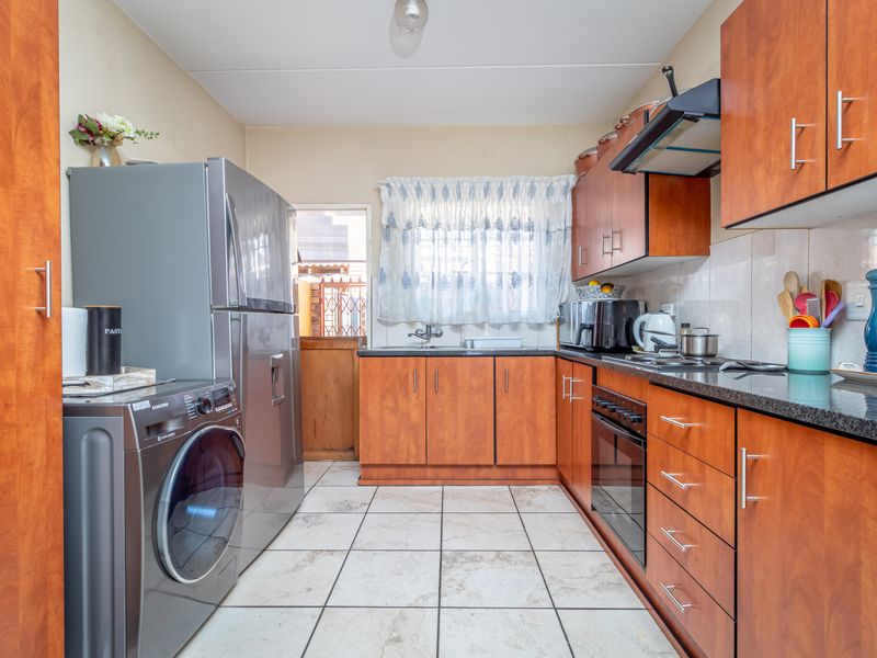 Apartment For Sale in Waterval East, Rustenburg, North West - Photo 4