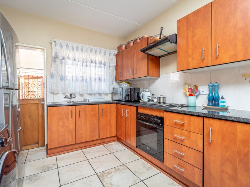 Apartment For Sale in Waterval East, Rustenburg, North West - Photo 6