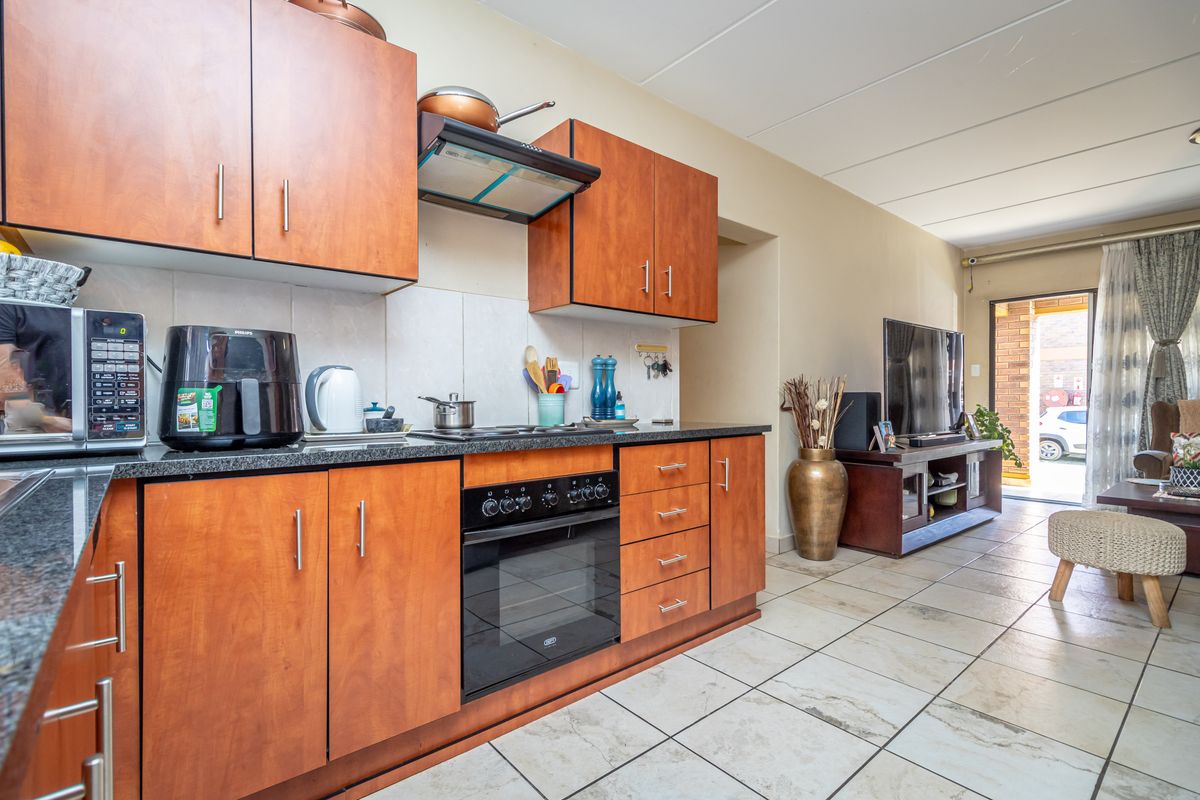 Apartment For Sale in Waterval East, Rustenburg, North West - Photo 4
