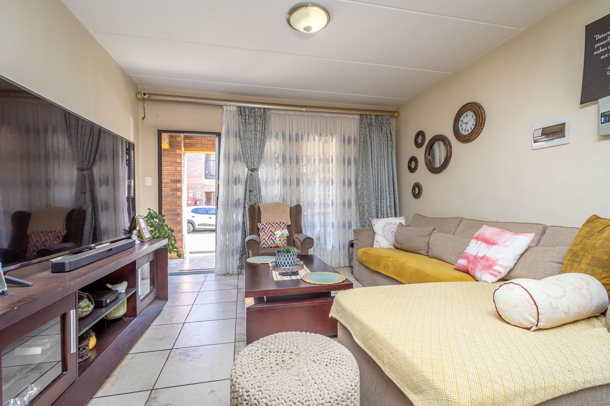 Apartment For Sale in Waterval East, Rustenburg, North West - Photo 2